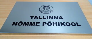Ruostumattomasta teräksestä julkisivukyltti Tallinna Nõmme Põhikool